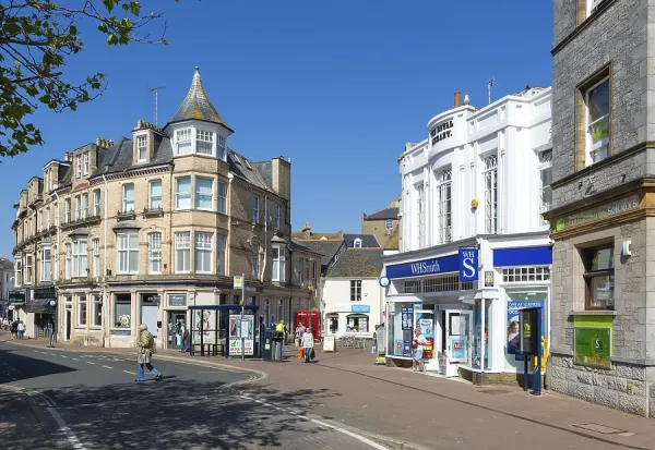 Shops on Wellington street.