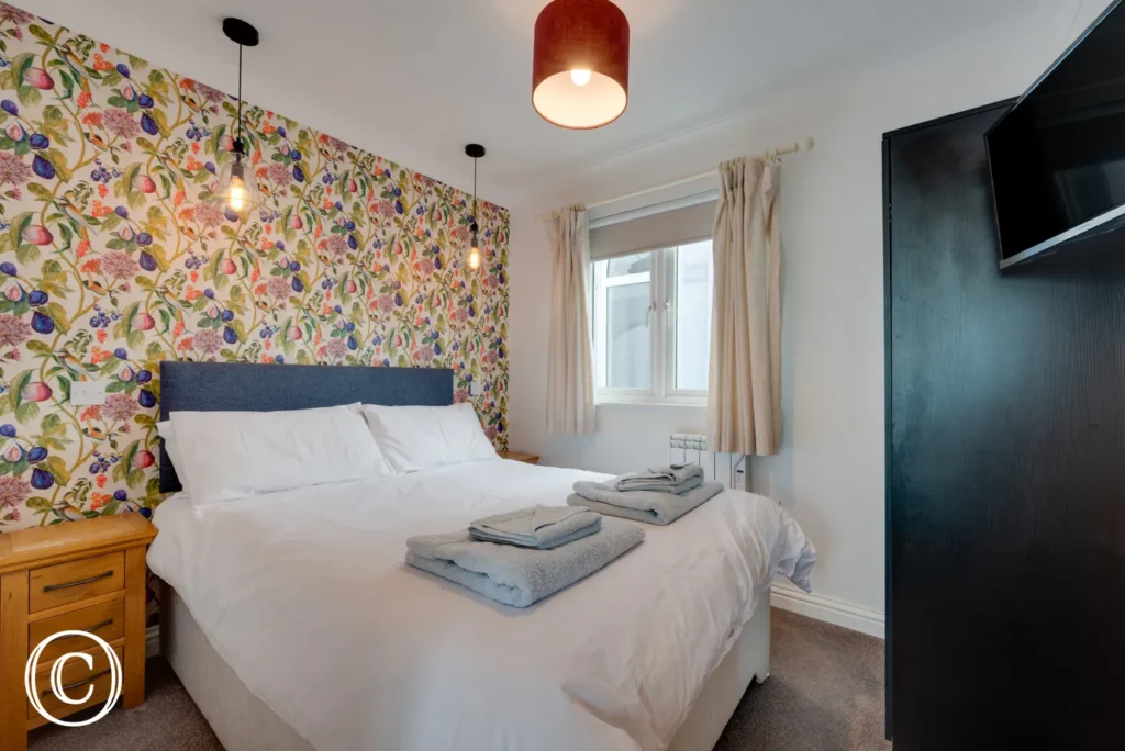 Picture of Hyland's Holiday Apartments double bed in Hyview Bungalow.